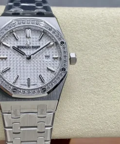 AP Royal Oak 67651ST caseback detail