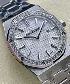 AP Royal Oak 67651ST dial closeup