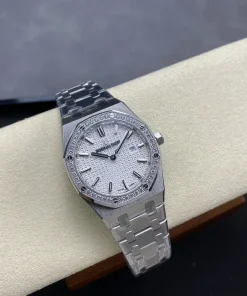 AP Royal Oak 67651ST crown detail