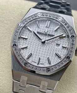 AP Royal Oak 67651ST lug detail
