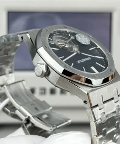 AP Royal Oak 26510ST blue dial clasp detail
