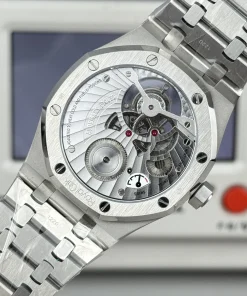 AP Royal Oak 26522TI bezel detail