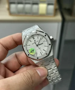 AP Royal Oak 15454BC white dial bracelet detail