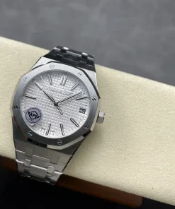 AP Royal Oak 15510ST white dial bezel detail