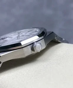 AP Royal Oak 15510ST white dial clasp detail