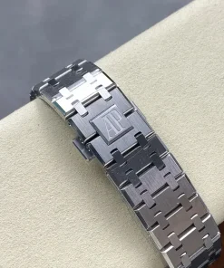 AP Royal Oak 15510ST white dial bracelet detail