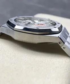 AP Royal Oak 15500ST white dial bezel detail