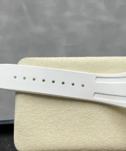 AP Royal Oak 15500ST white dial clasp detail