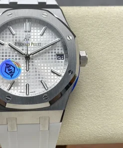 AP Royal Oak 15500ST white dial lug detail