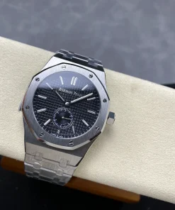AP Royal Oak 26591TI black dial clasp detail