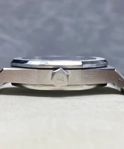AP Royal Oak 26591TI black dial bracelet detail