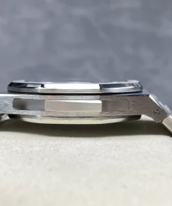 AP Royal Oak 26591TI black dial caseback detail